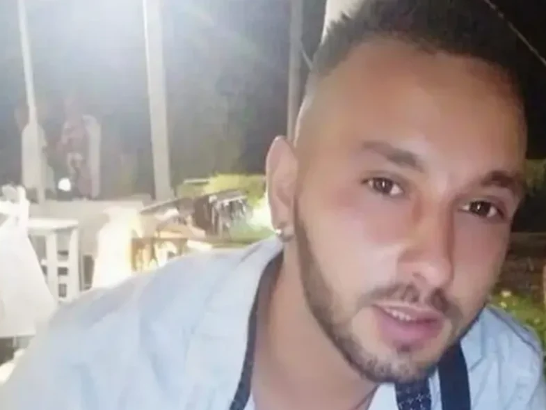 ΕΚΤΑΚΤΟ - Πάτρα: Παραδόθηκαν οι τρεις από τους εννέα που κατηγορούνται για το θάνατο του 30χρονου Κώστα στο "Αβαντάζ"