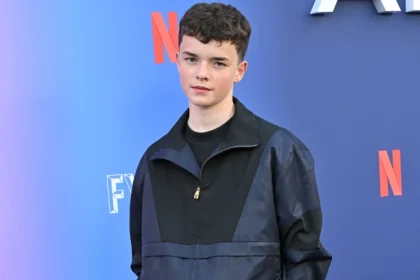 Ο Όουεν Κούπερ εξήγησε πως διαχειρίστηκε την επιτυχία που γνώρισε από το Adolescence: Έχω υπέροχους ανθρώπους γύρω μου