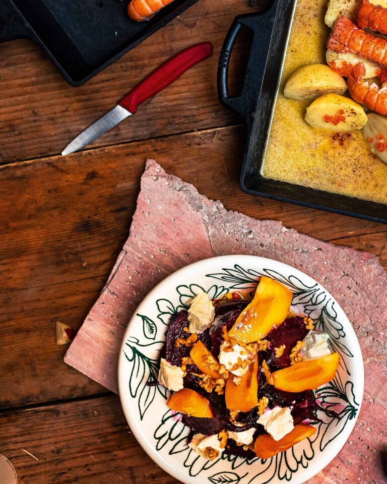 Παντζάρια ψητά με λωτούς, καρύδια και γαλομυζήθρα