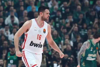 Κώστας Παπανικολάου: «Ποτέ δεν μου άρεσαν οι ταμπέλες ηγέτης και αρχηγός»