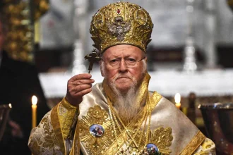 Πόλεμο κήρυξε η Ρωσία στον Οικουμενικό Πατριάρχη: «Διαλύει το σώμα της Εκκλησίας, έχει συμμάχους εθνικιστές και νεοναζί»