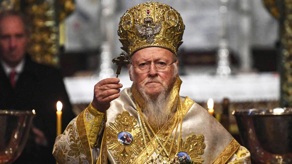 Πόλεμο κήρυξε η Ρωσία στον Οικουμενικό Πατριάρχη: «Διαλύει το σώμα της Εκκλησίας, έχει συμμάχους εθνικιστές και νεοναζί»