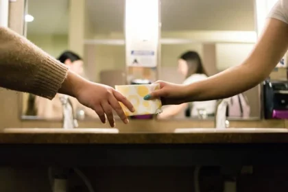 Πως ο εμμηνορροϊκός κύκλος αλλάζει τον εγκέφαλο των γυναικών