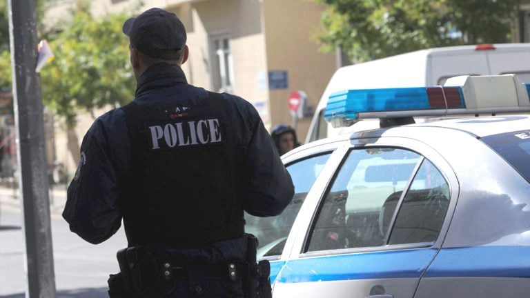 ΣΟΚ: Δασκάλα συνελήφθη με την κατηγορία ότι φίμωσε μαθητή με μονωτική ταινία και έδωσε εντολή να τον δέσουν