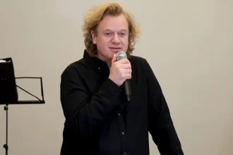 Πέτρος Γαϊτάνος: Τείνει η Eurovision να μοιάζει με ένα τσίρκο πολύχρωμο, βλέπω πολλά δαιμονικά στοιχεία