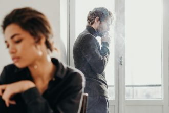 Τι κρύβεται πίσω από την απιστία;