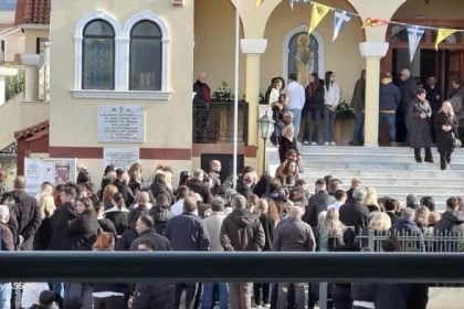 Πάτρα: Οδύνη στην κηδεία της 17χρονης Αγγελικής που "έσβησε" στην άσφαλτο – ΦΩΤΟ