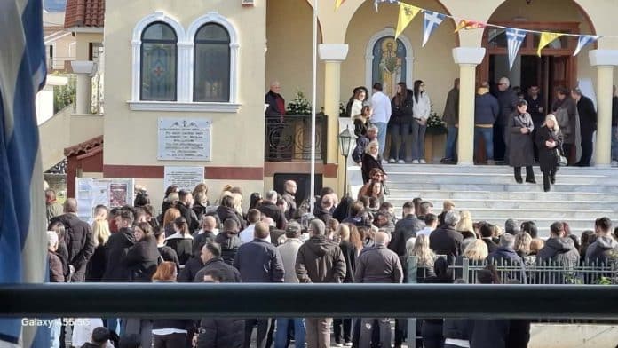 Πάτρα: Οδύνη στην κηδεία της 17χρονης Αγγελικής που "έσβησε" στην άσφαλτο – ΦΩΤΟ