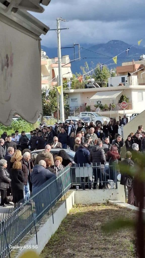 Πάτρα: Οδύνη στην κηδεία της 17χρονης Αγγελικής που "έσβησε" στην άσφαλτο – ΦΩΤΟ