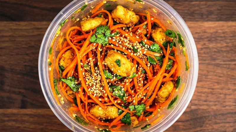 Πικάντικη ασιατική κοτοσαλάτα