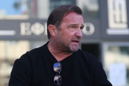 Πλακιάς για Καρυστιανού: Λάθος στιγμή να κάνει κόμμα, η επέτειος των Τεμπών είναι μέρα θύμησης, όχι για πολιτικές και σημαίες