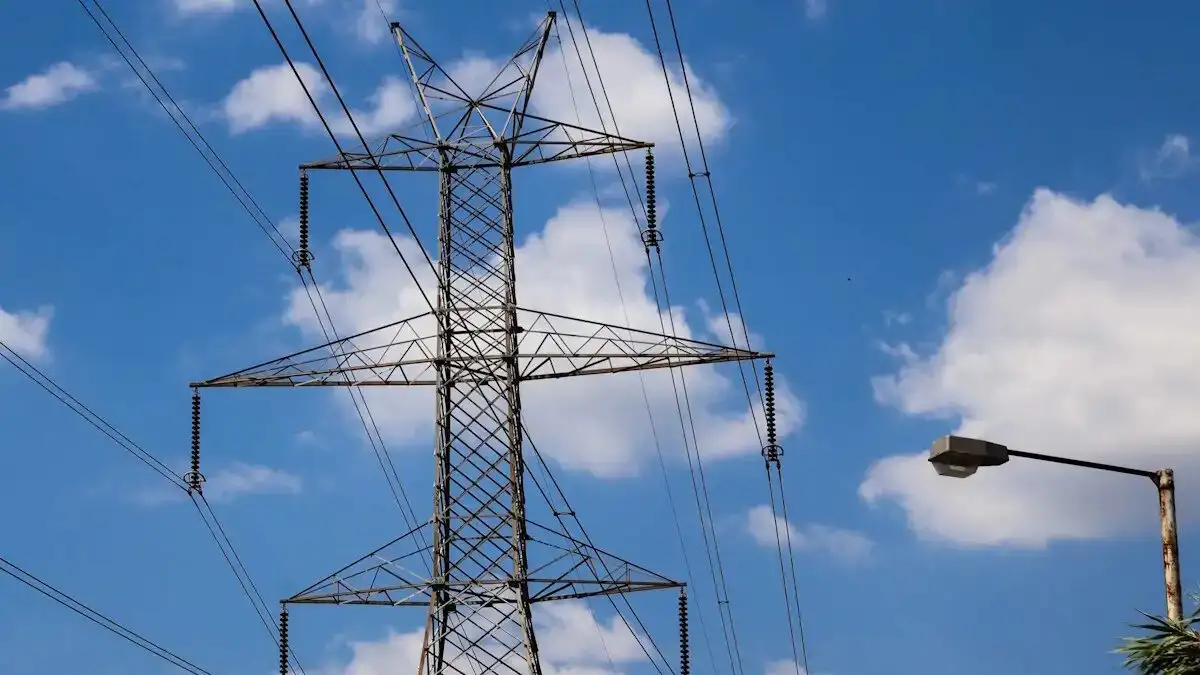 Καθορίστηκαν οι όροι για τη δημοπρασία 600 MW ΑΠΕ, ώστε να μειωθεί το ενεργειακό κόστος των ευάλωτων νοικοκυριών