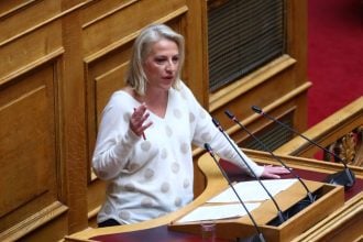 Ρ. Δούρου για συνέντευξη Μητσοτάκη στο Euronews: Κρείττον του λαλείν το σιγάν