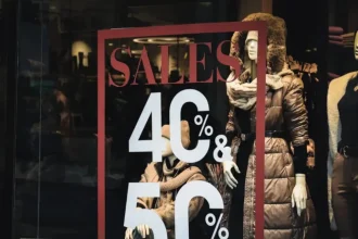 Χειμερινές εκπτώσεις: Στόχος τζίρου άνω των 6 δισ. ευρώ έως το τέλος Φεβρουαρίου