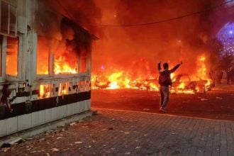 Ιραν: Χάος από τις αντικυβερνητικές διαδηλώσεις – 62 οι νεκροί, στις φλόγες η Τεχεράνη και άλλες πόλεις