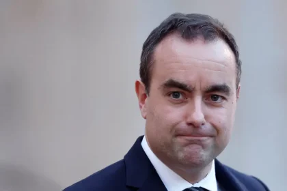 Ο Λεκορνί παρακάμπτει τη Βουλή για να περάσει τον προϋπολογισμό χωρίς ψηφοφορία