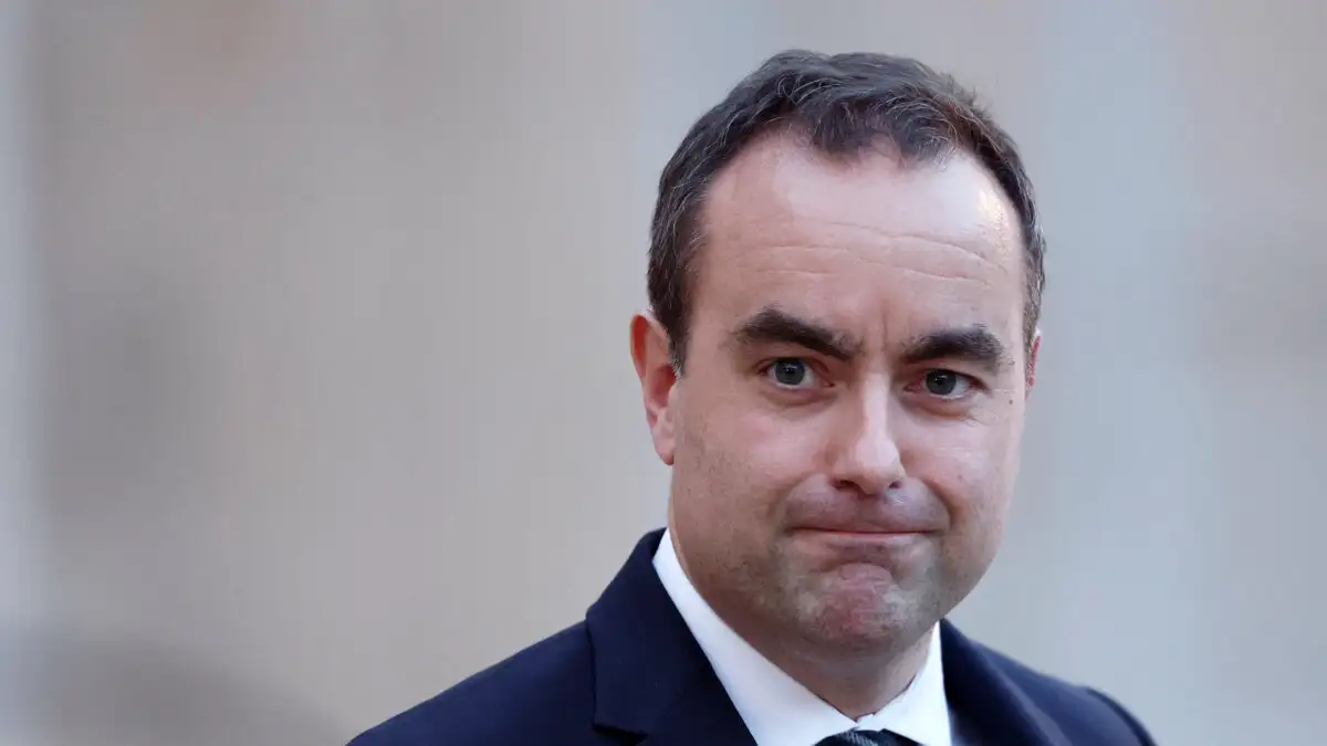 Ο Λεκορνί παρακάμπτει τη Βουλή για να περάσει τον προϋπολογισμό χωρίς ψηφοφορία