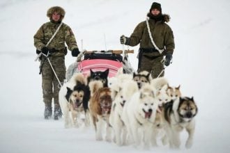 Sirius Dog Sled Patrol: H επίλεκτη μονάδα του Βασιλικού Ναυτικού της Δανίας που περιπολεί στους -50 °C και φτάνει εκεί που τα snowmobiles χαλάνε