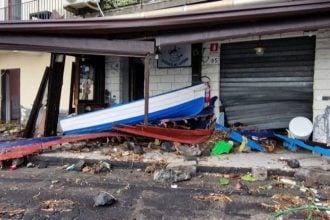 Κυκλώνας με κύματα 9 μέτρων σάρωσε τα πάντα στην Σικελία - Δείτε βίντεο