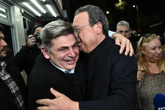 Ο Φάμελλος ζήτησε εξηγήσεις από τον Φαραντούρη για το «άνοιγμα» στην Καρυστιανού: Βολές και από Θεοχαρόπουλο