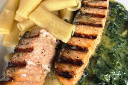 Σολομός με σπανάκι