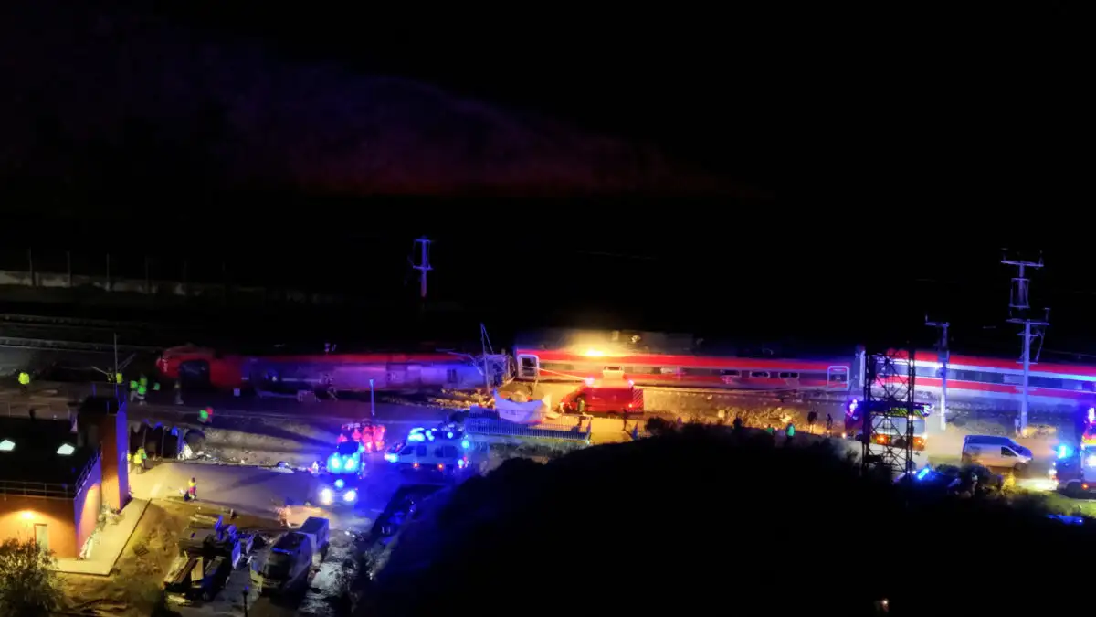 Τραγωδία: Σύγκρουση τρένων στην Ισπανία – Τουλάχιστον 39 νεκροί και 75 τραυματίες ΒΙΝΤΕΟ - ΝΕΟΤΕΡΑ
