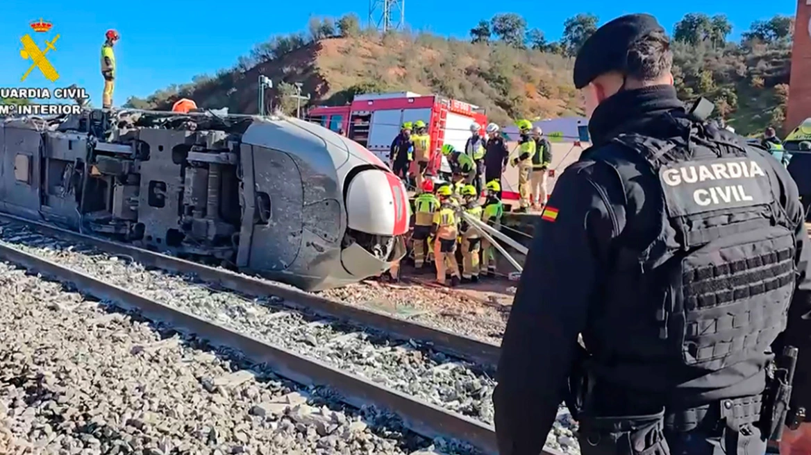 Ισπανία: Τριήμερο εθνικό πένθος για το σιδηροδρομικό δυστύχημα με τους 39 νεκρούς – Οι μηχανοδηγοί είχαν προειδοποιήσει για φθορές στις γραμμές