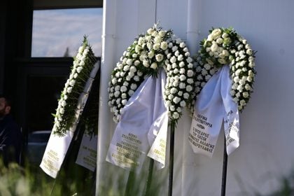 Eίπαν το τελευταίο αντίο στον Γιώργο Παπαδάκη, στο αποτεφρωτήριο Ριτσώνας