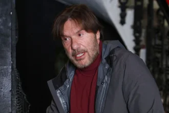 Στράτος Τζώρτζογλου: Έχει τύχει να έρθουν στο θέατρο για να δουν τα οπίσθιά μου και όχι την ερμηνεία μου