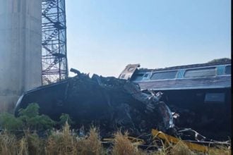 Τραγωδία στην Ταϊλάνδη: Τουλάχιστον 12 νεκροί και 30 τραυματίες από κατάρρευση γερανού πάνω σε τρένο