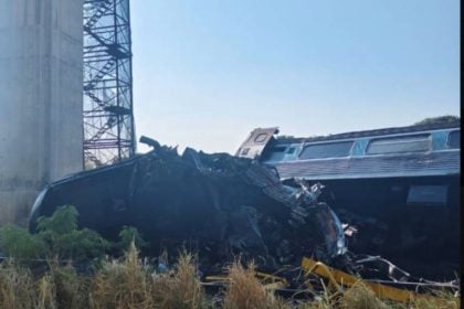 Τραγωδία στην Ταϊλάνδη: Τουλάχιστον 12 νεκροί και 30 τραυματίες από κατάρρευση γερανού πάνω σε τρένο