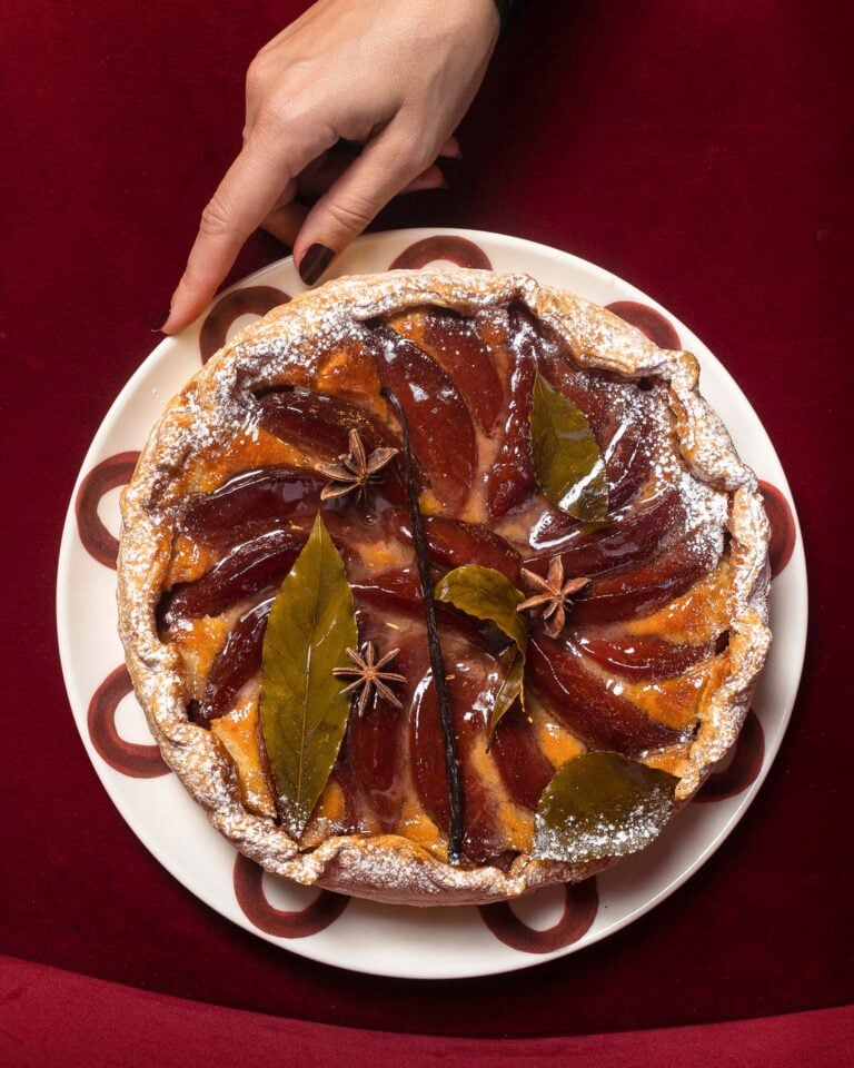 Τάρτα με κυδώνια και σφολιάτα, από τον Στέλιο Παρλιάρο