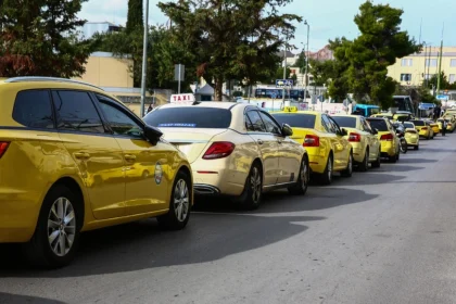 Σε 48ωρες επαναλαμβανόμενες απεργίες προχωρούν τα ταξί από την Τρίτη - Πάνε για πανελλαδική κινητοποίηση