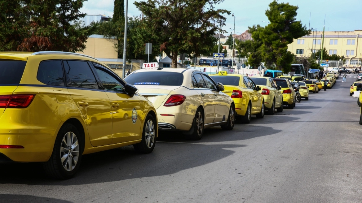 Σε 48ωρες επαναλαμβανόμενες απεργίες προχωρούν τα ταξί από την Τρίτη - Πάνε για πανελλαδική κινητοποίηση