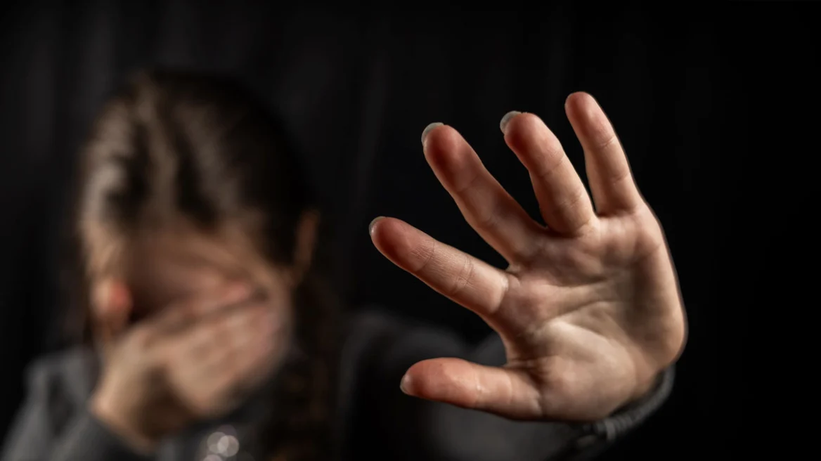 Φρίκη: 24χρονος κατηγορείται ότι άρπαξε 13χρονη, τη βίαζε και της έδινε ναρκωτικά