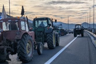 Αποχωρούν τα τρακτέρ από τα Τέμπη - Αύριο η πανελλαδική σύσκεψη των αγροτών στη Νίκαια