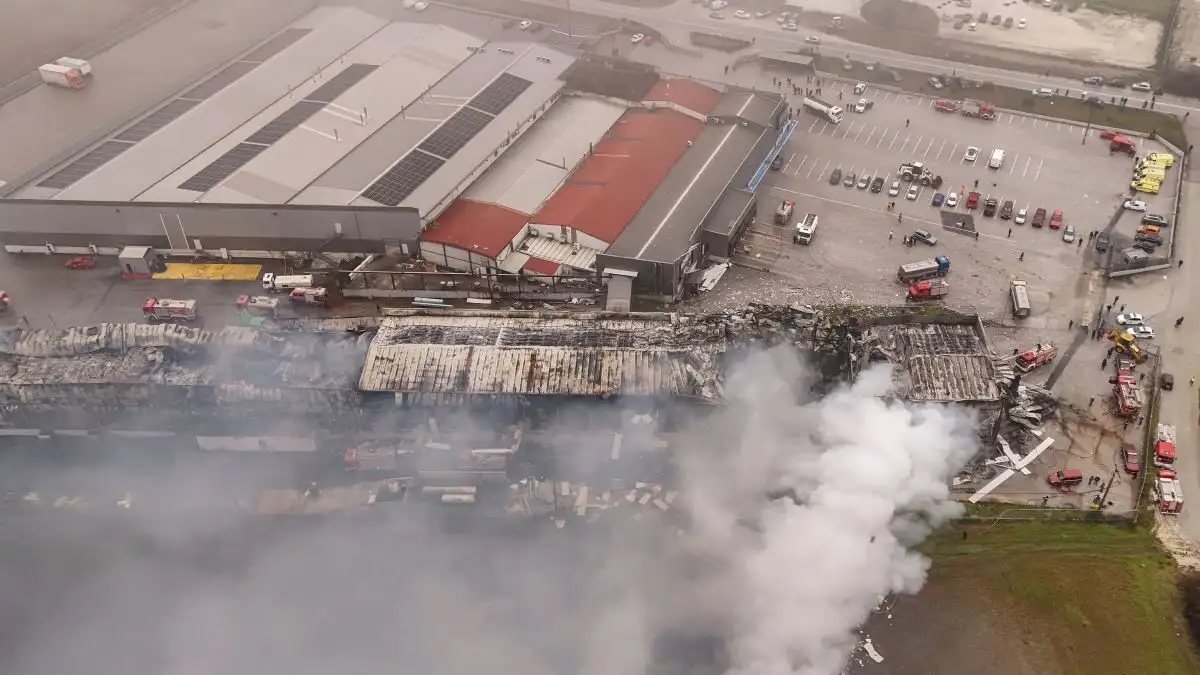 "Βιολάντα": Τα δύο σενάρια που εξετάζει η Πυροσβεστική για την τραγωδία στο εργοστάσιο