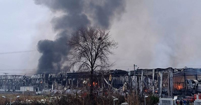 Τέσσερις γυναίκες νεκρές από τη μεγάλη φωτιά στο εργοστάσιο της Βιολάντα στα Τρίκαλα ΒΙΝΤΕΟ - ΝΕΟΤΕΡΑ