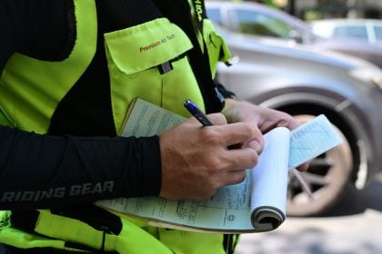 Δυτική Ελλάδα: Αυξήθηκαν οι επικίνδυνες παραβάσεις το 2025 σε σχέση με το 2024 – Κυριαρχούν υπερβολική ταχύτητα και μη χρήση κράνους