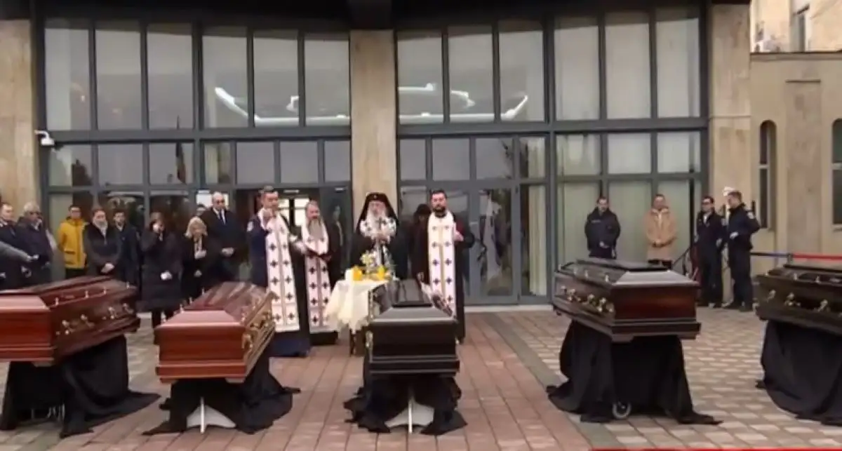 Οδύνη στο αεροδρόμιο της Τιμισοάρα για τις σορούς των 7 οπαδών του ΠΑΟΚ