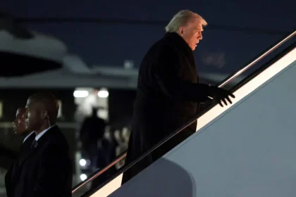 Πρόβλημα στο Air Force One που μετέφερε τον Τραμπ στο Νταβός – Επέστρεψε στη βάση Άντριους