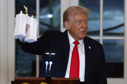 Ο Τραμπ θέλει να κατασκευάσει αψίδα θριάμβου 75 μέτρων στην καρδιά της Ουάσιγκτον, αντιδράσεις για το μέγεθος και τη θέση