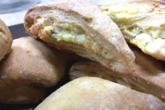 Τυροπιτάκια με ζύμη πορτοκαλιού