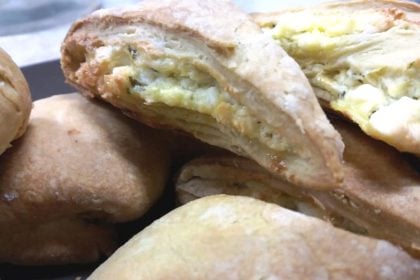 Τυροπιτάκια με ζύμη πορτοκαλιού