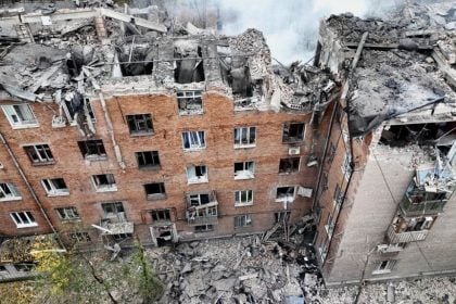 Politico: ΕΕ και ΗΠΑ ψάχνουν 800 δισ. δολάρια για την ανοικοδόμηση της Ουκρανίας μετά το τέλος του πολέμου