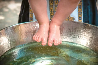 Πρωτοφανές: Οι δικαστές «βάφτισαν» το παιδί λόγω διαφωνίας των γονιών του, όρισαν και την εκκλησία!