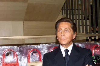Πέθανε ο θρυλικός σχεδιαστής μόδας Valentino σε ηλικία 93 ετών
