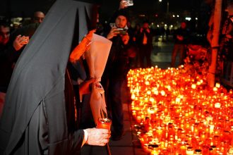 Στο γήπεδο της Τούμπας ο Πατριάρχης Βαρθολομαίος – «Το όνειρό τους είχε τραγική κατάληξη στη Ρουμανία»