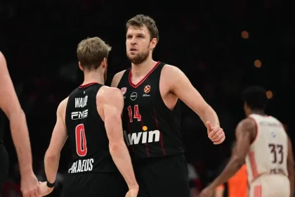 Ολυμπιακός – Μπάγερν Μονάχου 95-80: Επιστροφή στις νίκες με τρομερό Βεζένκοφ και «αφυπνιστή» Γουόρντ