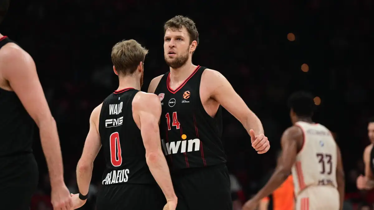 Ολυμπιακός – Μπάγερν Μονάχου 95-80: Επιστροφή στις νίκες με τρομερό Βεζένκοφ και «αφυπνιστή» Γουόρντ